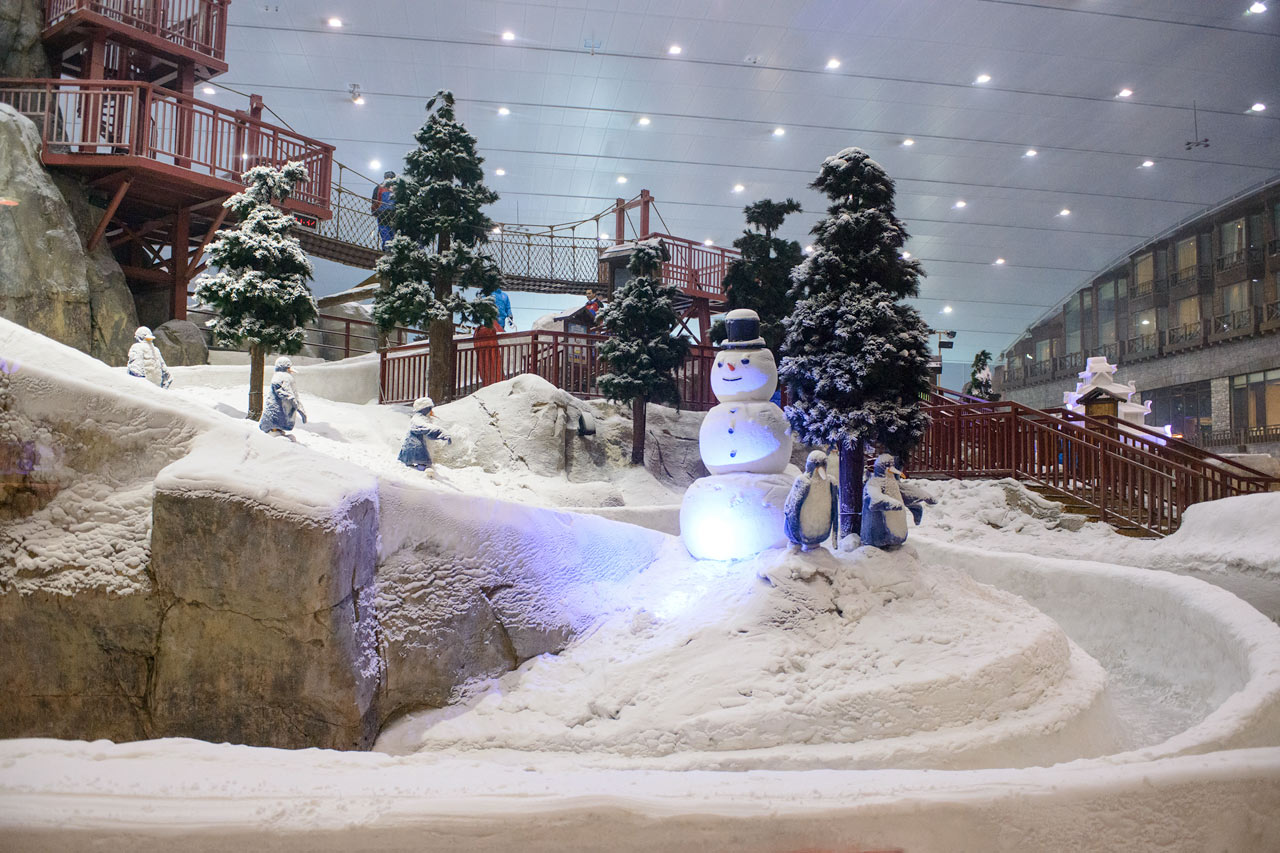 Ski Dubai ligger i Mall of Emirates vid Dubai Marina