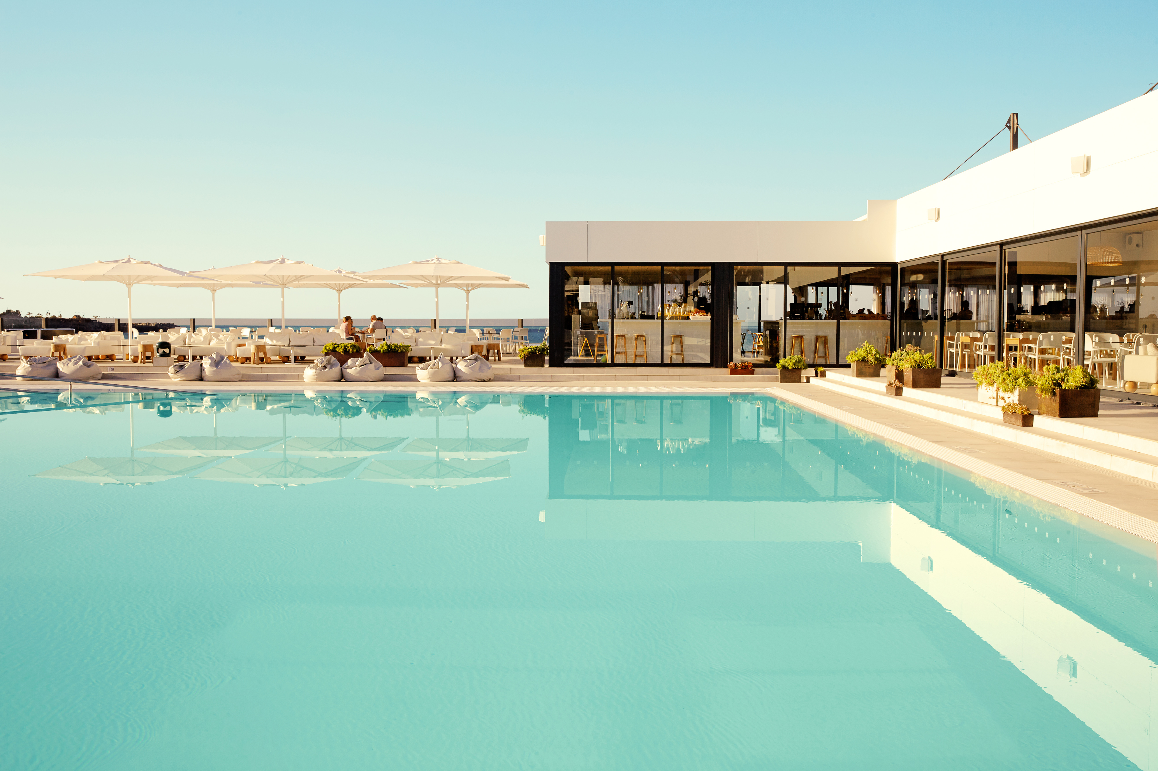 Läckert poolområde på Ocean Beach Club – Gran Canaria